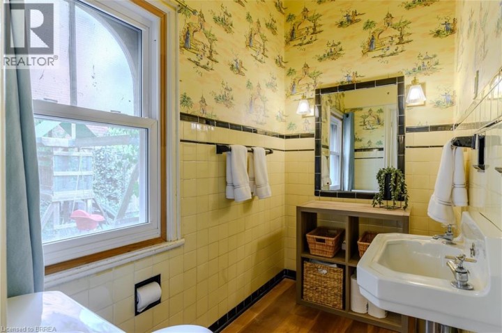 Photo 16 at 35 Egerton Street, Brantford