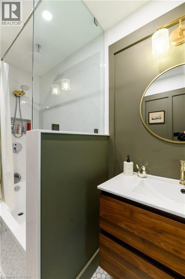 Photo 29 at 35 Egerton Street, Brantford