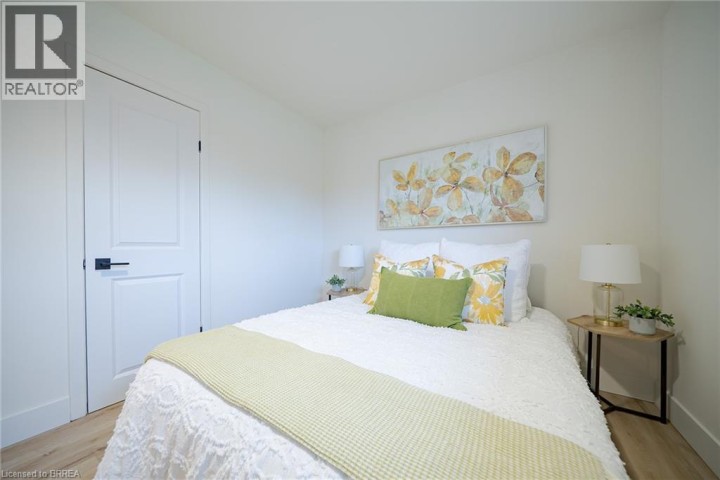 Photo 11 at 37 Rowanwood Avenue, Brantford