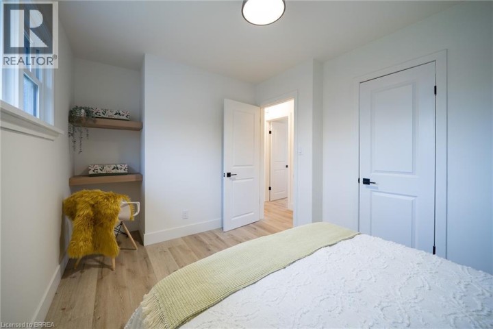 Photo 12 at 37 Rowanwood Avenue, Brantford