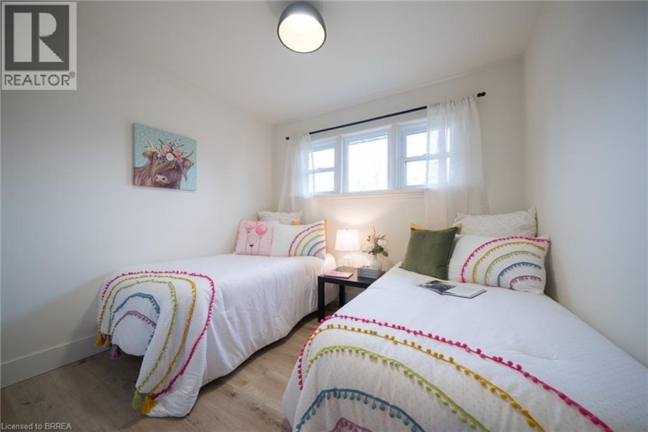 Photo 15 at 37 Rowanwood Avenue, Brantford