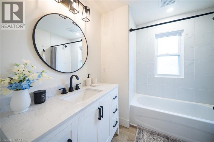 Photo 17 at 37 Rowanwood Avenue, Brantford