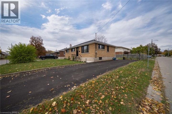 Photo 2 at 37 Rowanwood Avenue, Brantford