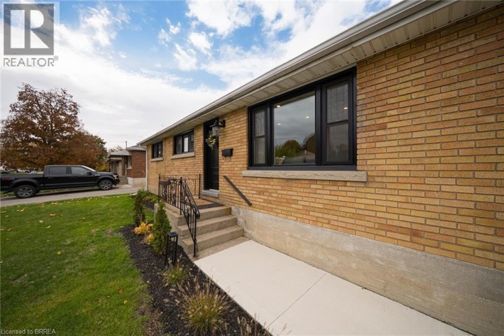 Photo 3 at 37 Rowanwood Avenue, Brantford