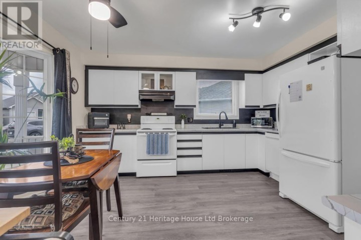 Photo 5 at 5 Dereham Drive, Tillsonburg