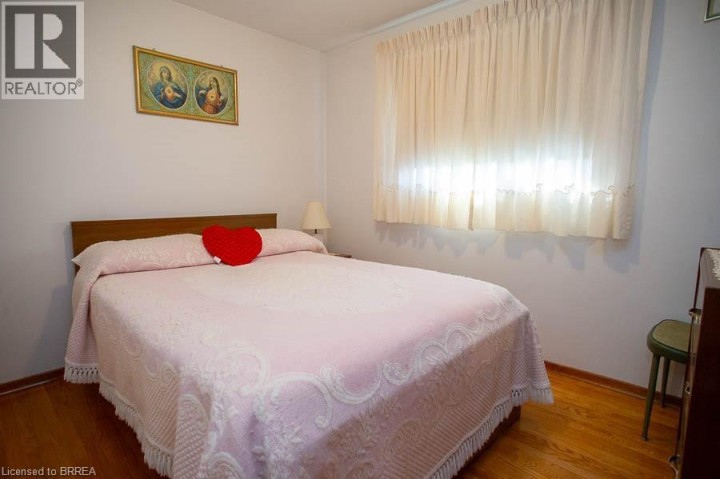 Photo 15 at 10 Linden Avenue, Brantford