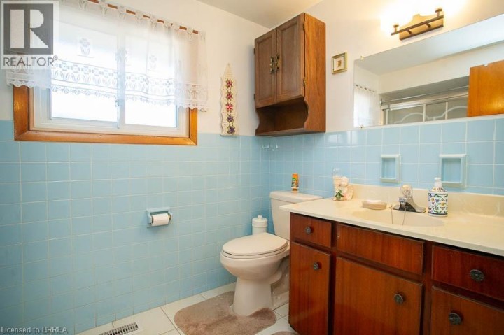 Photo 17 at 10 Linden Avenue, Brantford