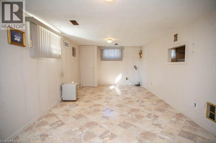 Photo 19 at 10 Linden Avenue, Brantford