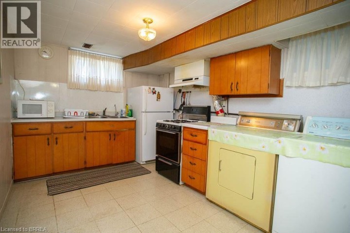 Photo 21 at 10 Linden Avenue, Brantford