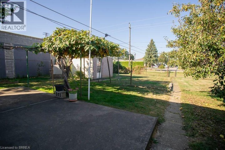 Photo 23 at 10 Linden Avenue, Brantford