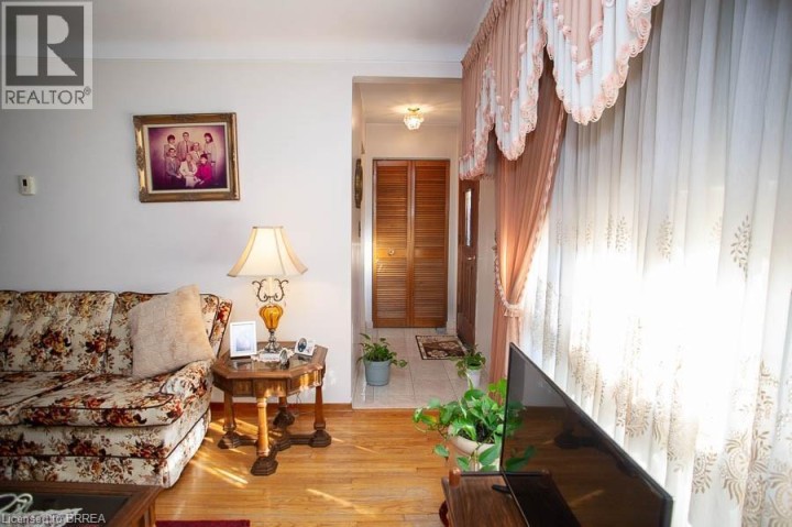 Photo 3 at 10 Linden Avenue, Brantford