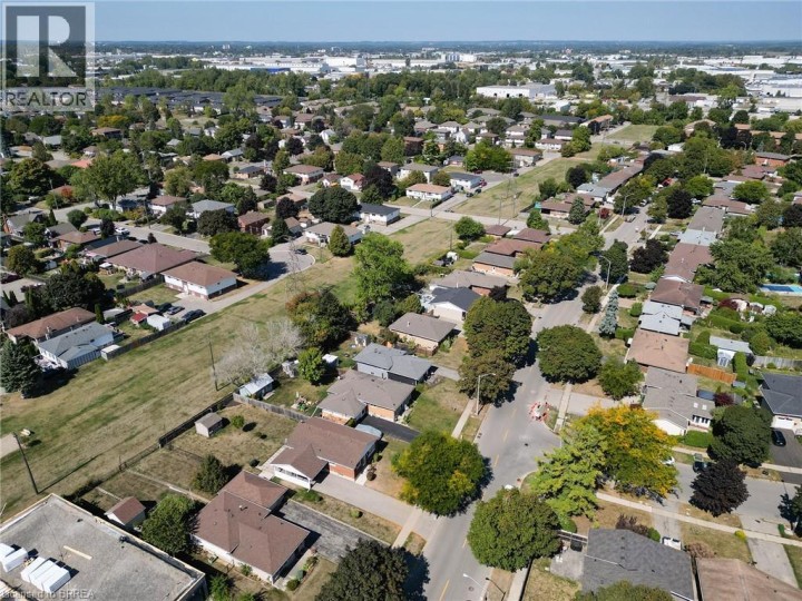 Photo 32 at 10 Linden Avenue, Brantford