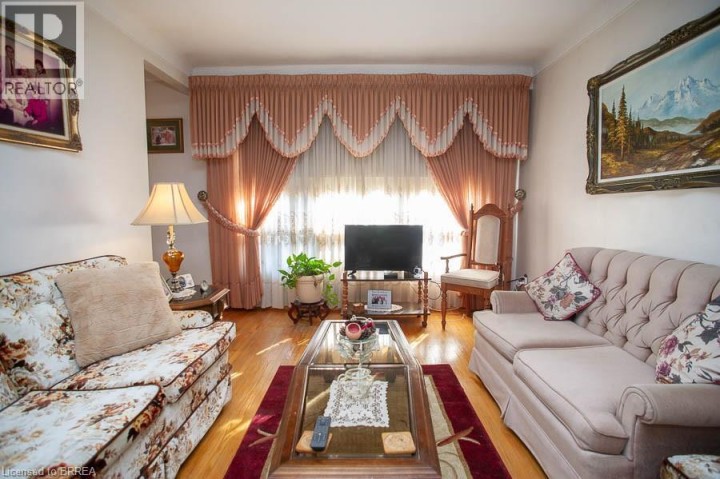 Photo 4 at 10 Linden Avenue, Brantford