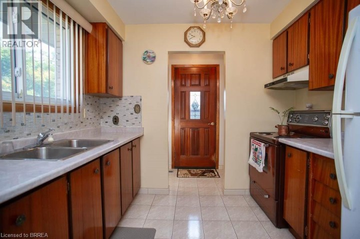 Photo 7 at 10 Linden Avenue, Brantford