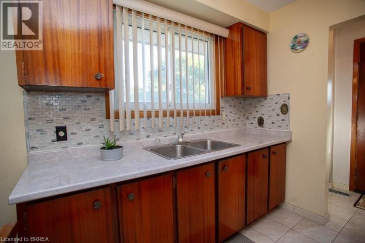 Photo 8 at 10 Linden Avenue, Brantford