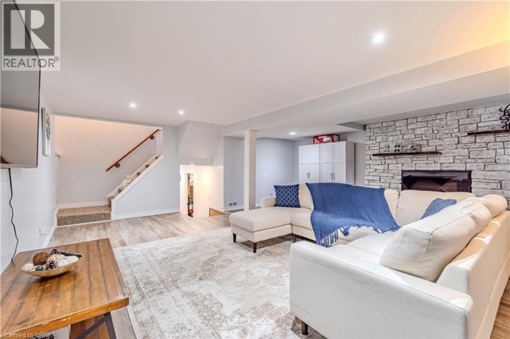 Photo 10 at 17 Kanata Crescent, Brantford