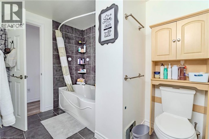 Photo 12 at 17 Kanata Crescent, Brantford