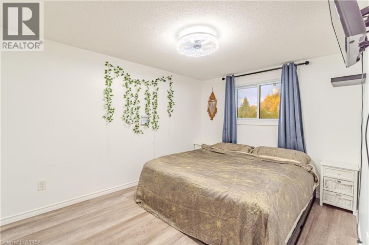 Photo 14 at 17 Kanata Crescent, Brantford