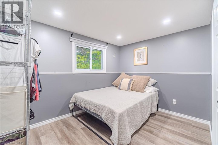 Photo 17 at 17 Kanata Crescent, Brantford