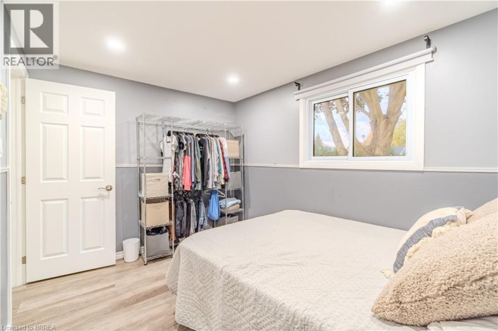 Photo 18 at 17 Kanata Crescent, Brantford