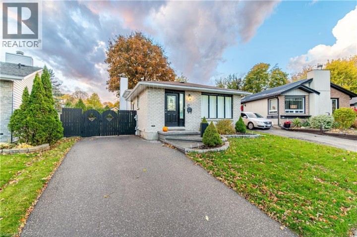 Photo 2 at 17 Kanata Crescent, Brantford