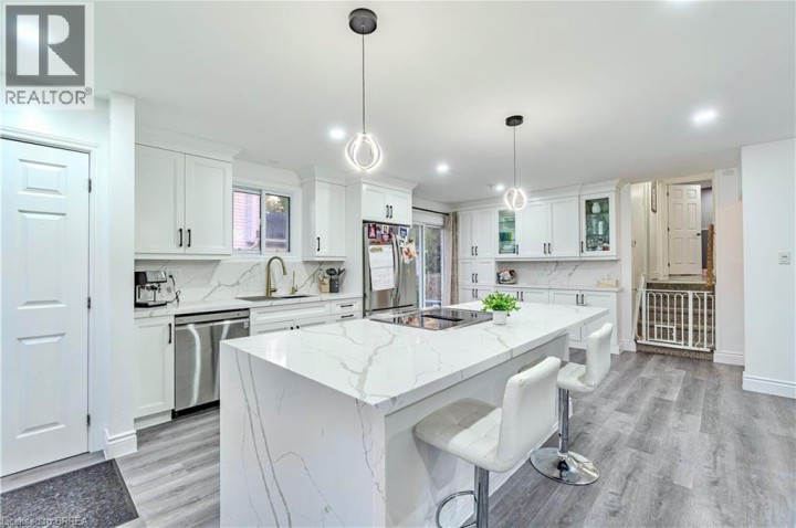 Photo 3 at 17 Kanata Crescent, Brantford