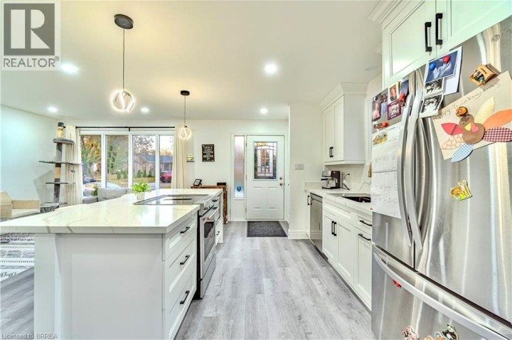 Photo 4 at 17 Kanata Crescent, Brantford