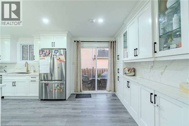 Photo 5 at 17 Kanata Crescent, Brantford