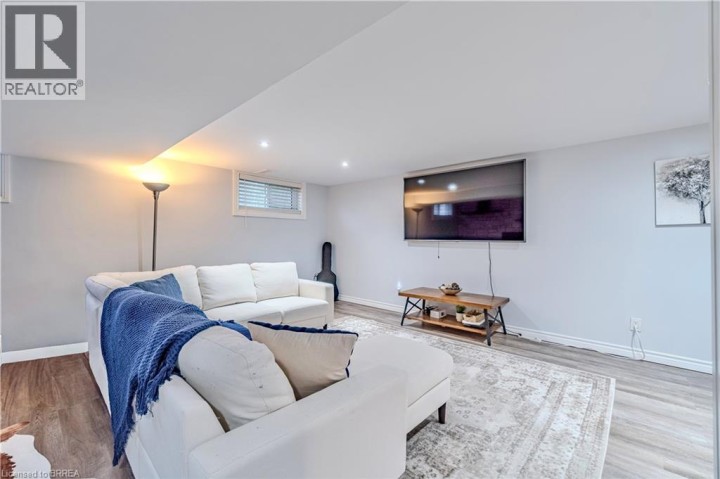 Photo 7 at 17 Kanata Crescent, Brantford