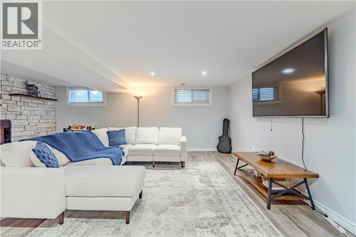 Photo 8 at 17 Kanata Crescent, Brantford