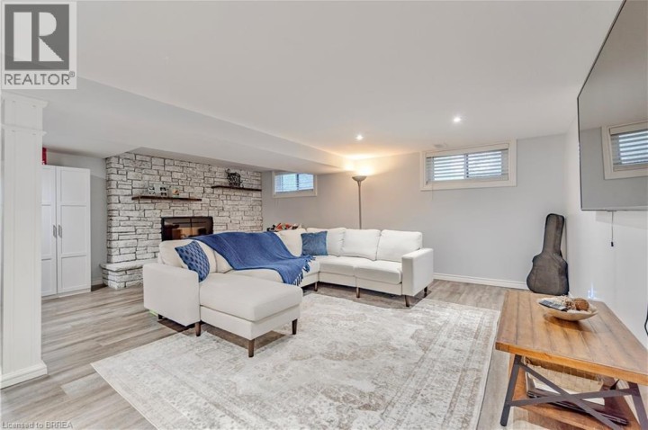 Photo 9 at 17 Kanata Crescent, Brantford