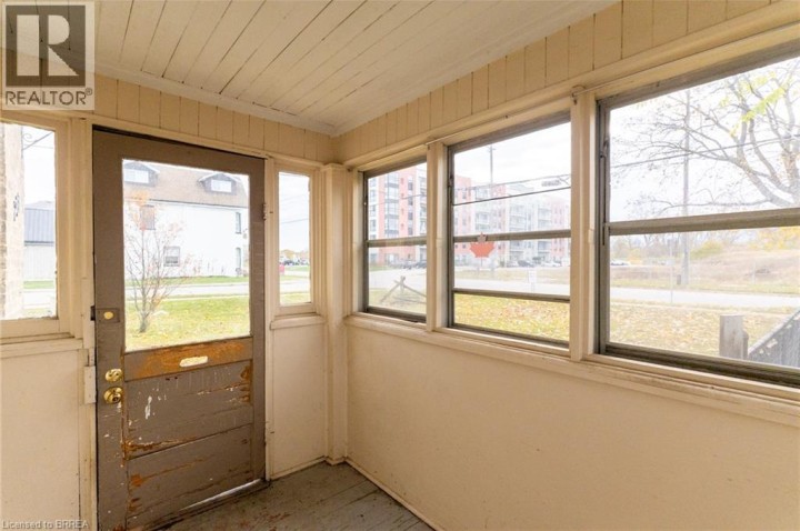 Photo 7 at 257 Grand River Avenue, Brantford