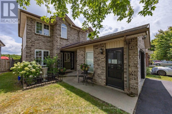 Photo 2 at 21 Kara Lane, Tillsonburg