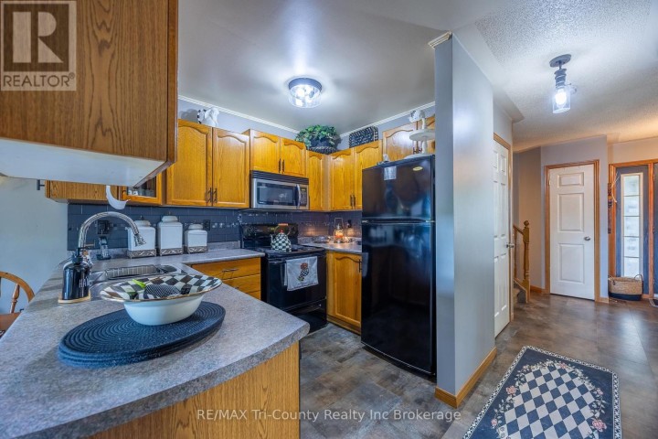 Photo 7 at 21 Kara Lane, Tillsonburg