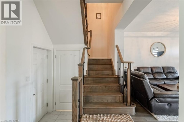 Photo 14 at 36 Munro Circle, Brantford