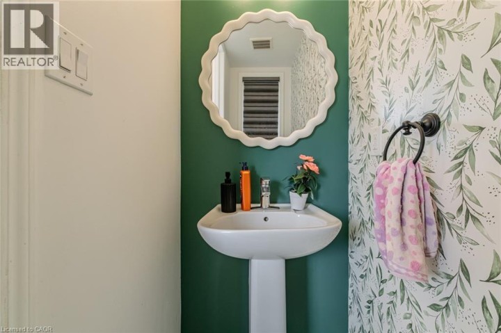 Photo 20 at 36 Munro Circle, Brantford