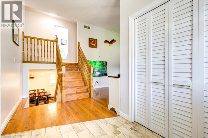 Photo 8 at 10 Glen Abbey Court, Woodstock