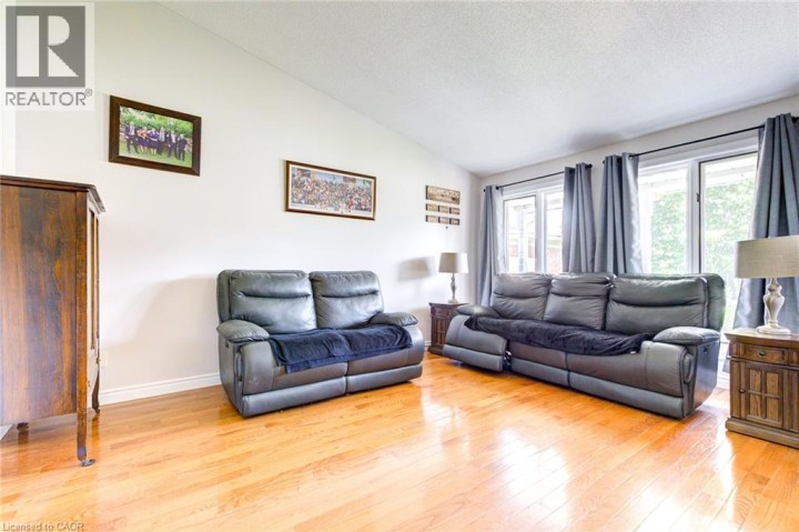 Photo 11 at 10 Glen Abbey Court, Woodstock