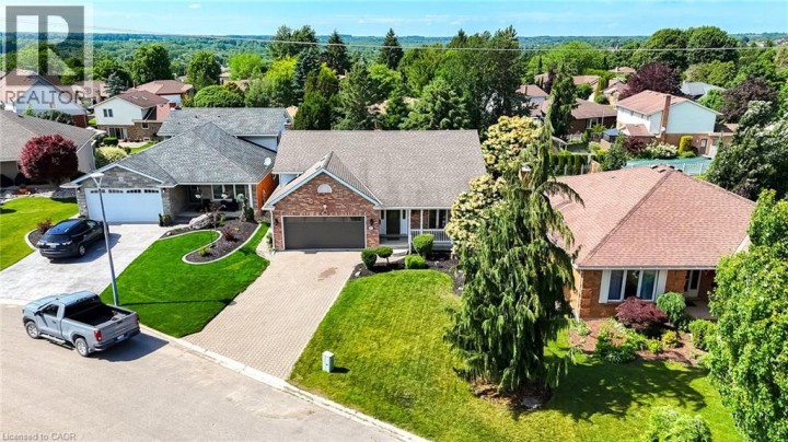 Photo 3 at 10 Glen Abbey Court, Woodstock