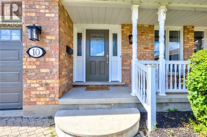 Photo 7 at 10 Glen Abbey Court, Woodstock