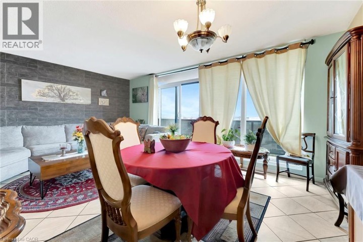 Photo 13 at 9 BONHEUR Court 902, Brantford