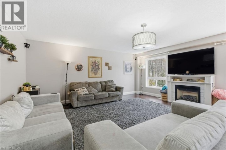 Photo 13 at 17 Hoodless Court, Brantford