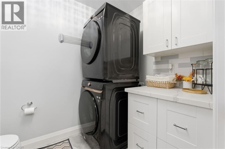 Photo 16 at 17 Hoodless Court, Brantford