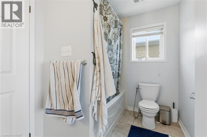 Photo 25 at 17 Hoodless Court, Brantford