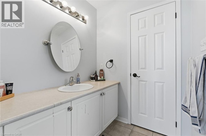 Photo 27 at 17 Hoodless Court, Brantford