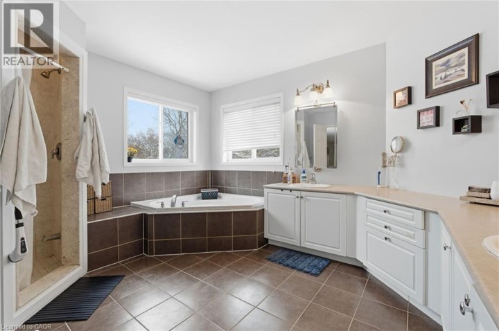 Photo 31 at 17 Hoodless Court, Brantford