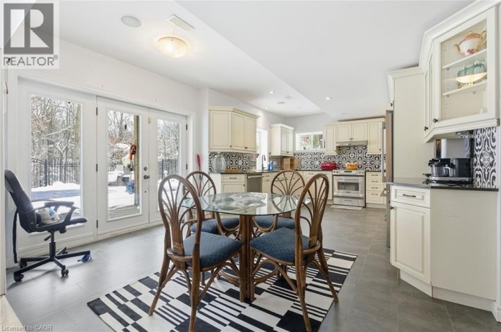 Photo 34 at 17 Hoodless Court, Brantford