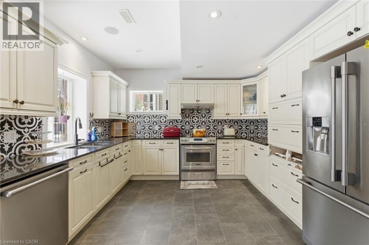 Photo 35 at 17 Hoodless Court, Brantford