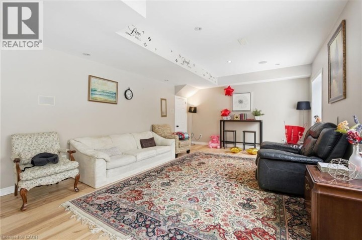 Photo 36 at 17 Hoodless Court, Brantford