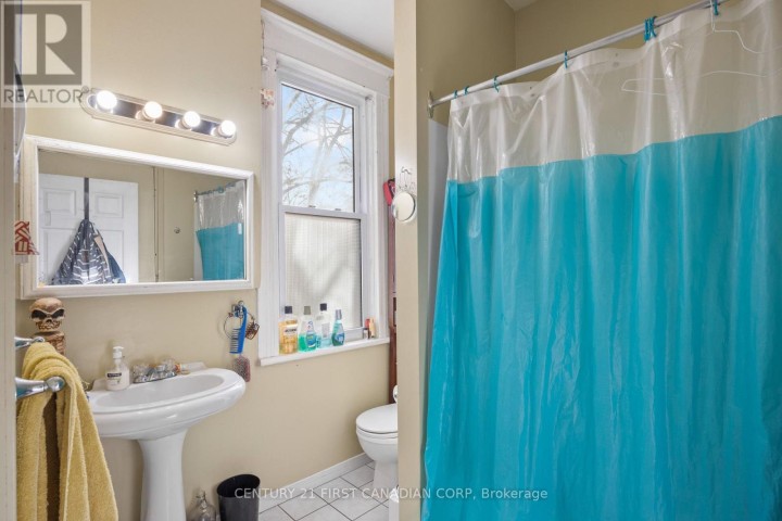 Photo 26 at 551 Adelaide Street N